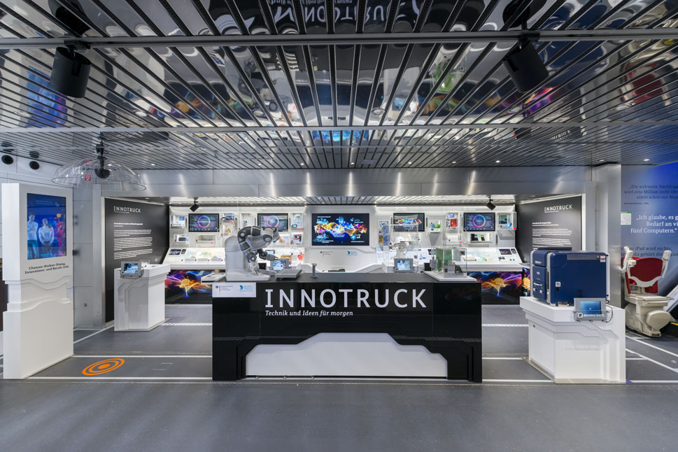 Der mobile Ausstellungsraum im Erdgeschoss des InnoTrucks.
