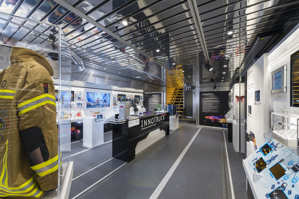 Der mobile Ausstellungsraum im Erdgeschoss der Initiative InnoTruck.