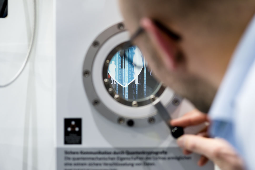 Die Ausstellung im InnoTruck zeigt viele wichtige Details. Genau hinschauen lohnt sich.